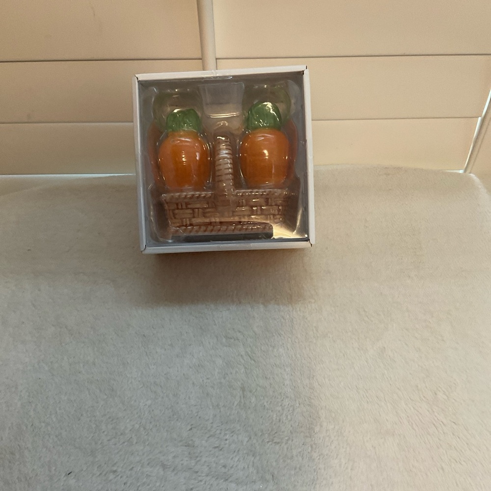 Orange & Green Decorative Salt and Pepper Shaker Set - Home Kitchen